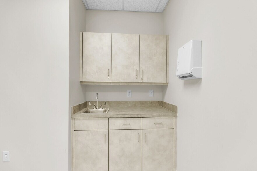 More Photos Of 2035 Valleygate Dr, Fayetteville Medical For Sale