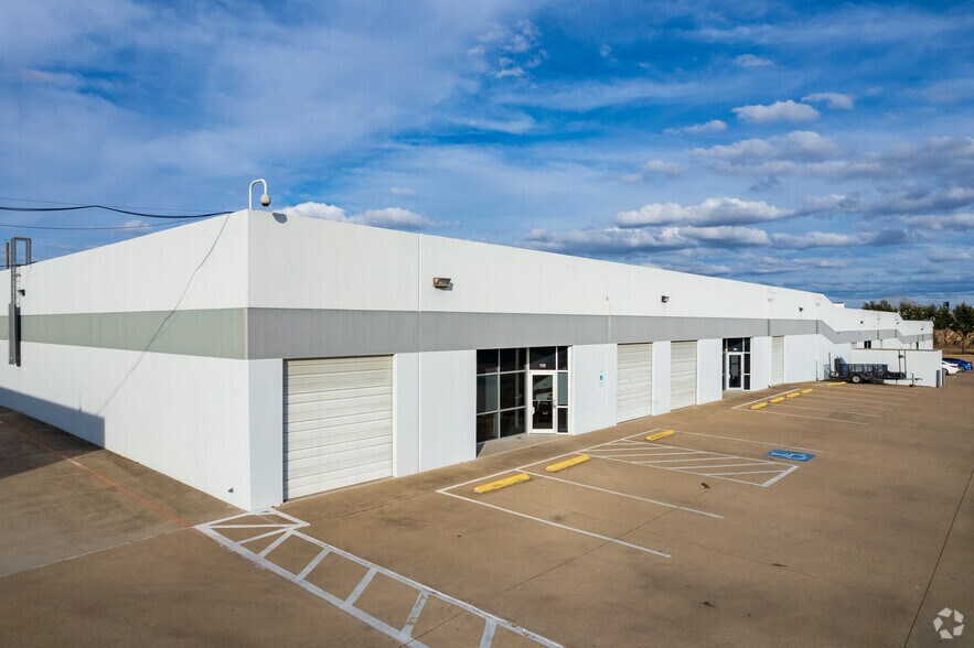 More Photos Of 3430 Alemeda St, Fort Worth Warehouse For Lease