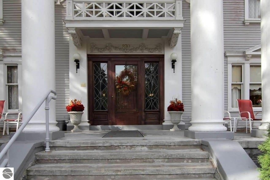 More Photos Of 230 Wellington St, Traverse City Hospitality For Sale