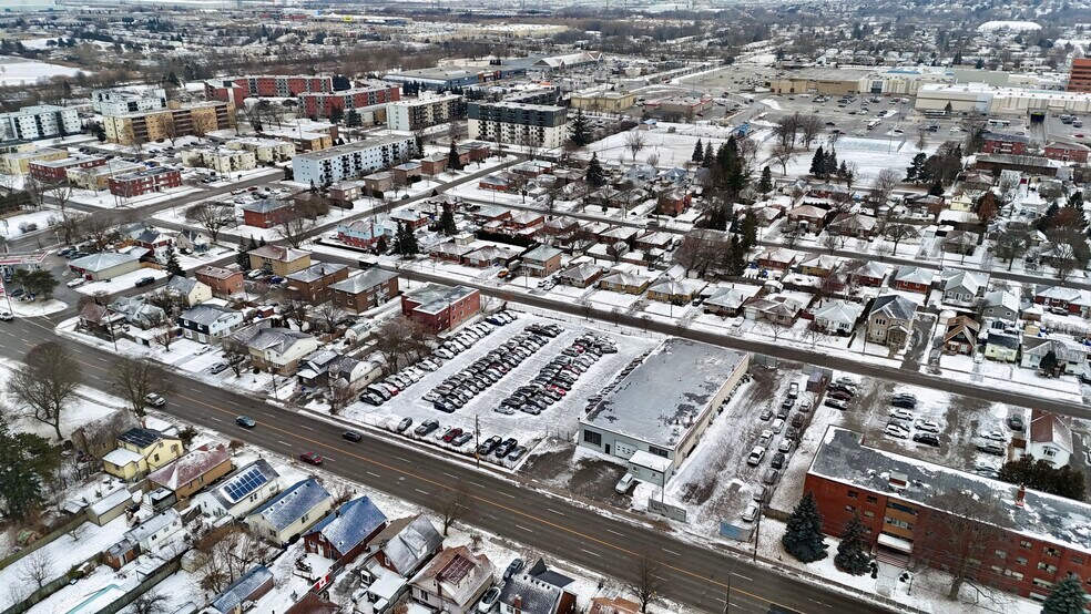 More Photos Of 188 Park Rd S, Oshawa Service For Sale