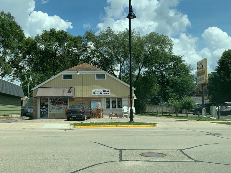 Primary Photo Of 2227 Parmenter St, Middleton Restaurant For Sale