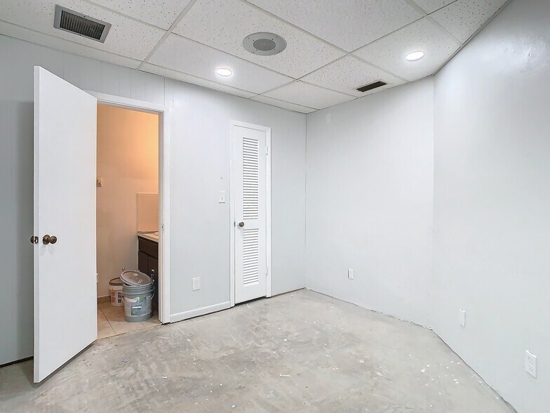 More Photos Of 6430 Madison St, New Port Richey Medical For Sale