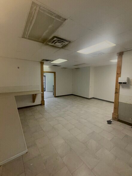 More Photos Of 725-745 Gardiners Rd, Kingston General Retail For Lease