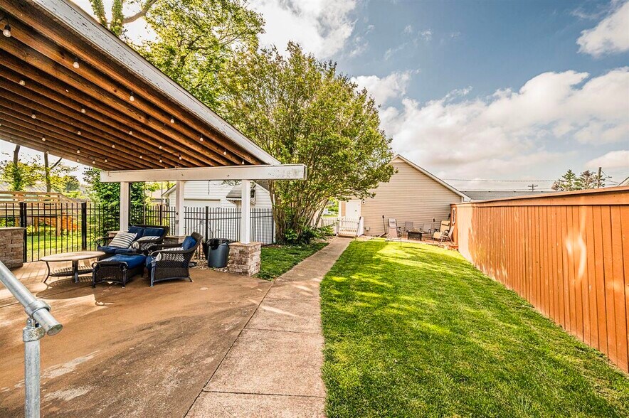 More Photos Of 1128 Magnolia St, Bowling Green Office Residential For Sale