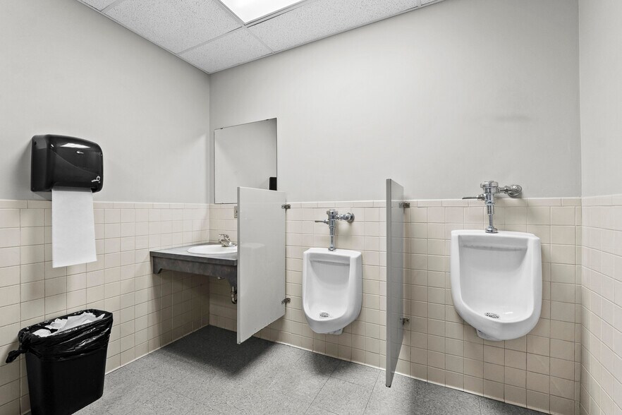 More Photos Of 7200 Highway 150, Greenville Office For Sale