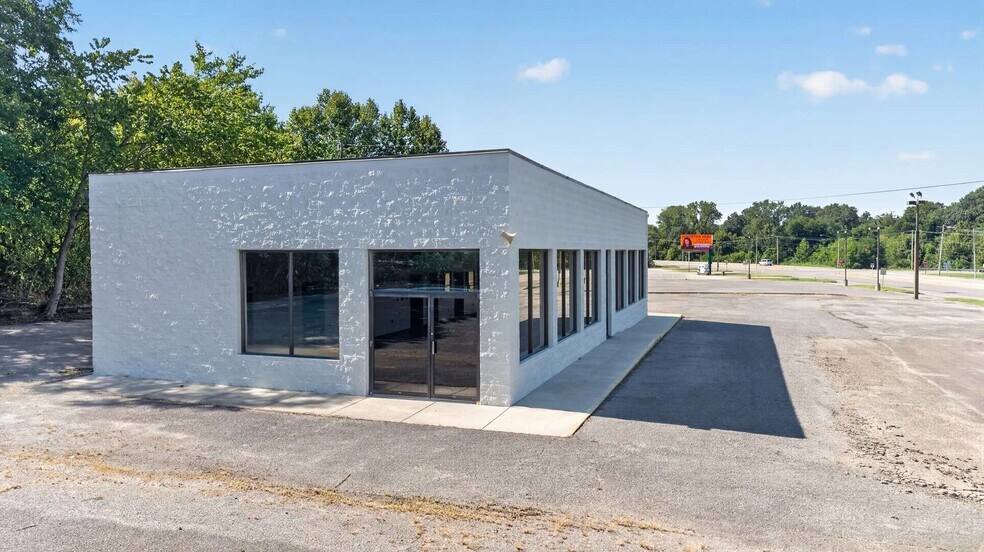 Primary Photo Of 620 Missouri 25, Dexter Auto Dealership For Lease