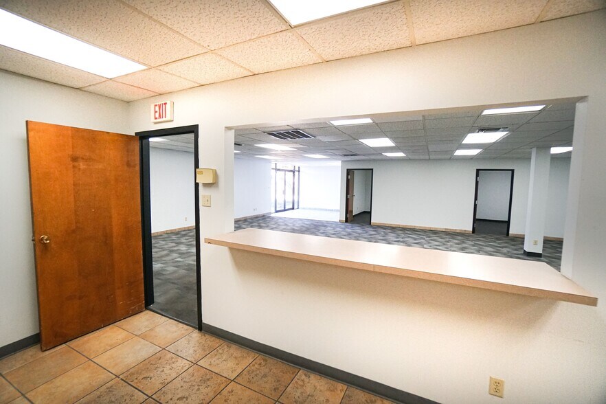 More Photos Of 10405 Metric Blvd, Austin Warehouse For Lease