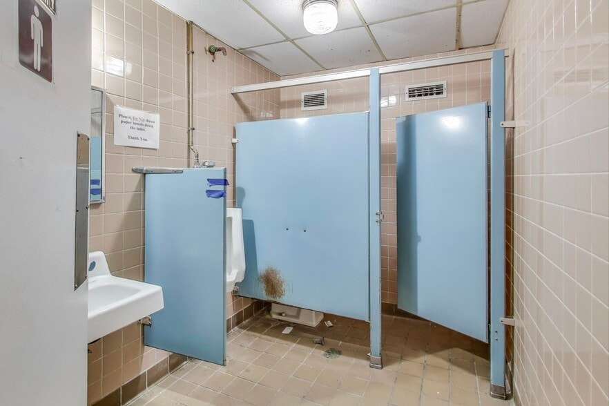 More Photos Of 675 W Golf Rd, Hoffman Estates Storefront For Lease