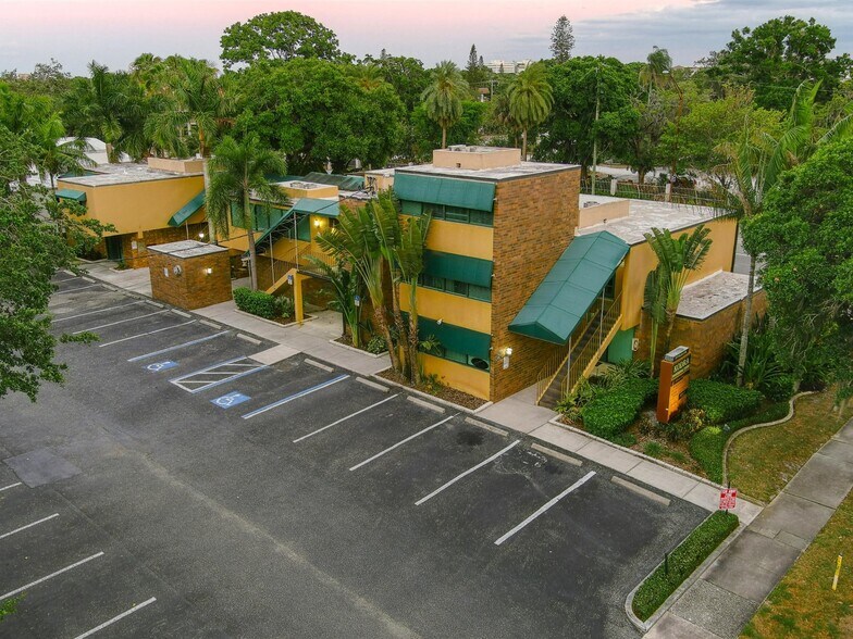 More Photos Of 777 S Palm Ave, Sarasota Office For Sale