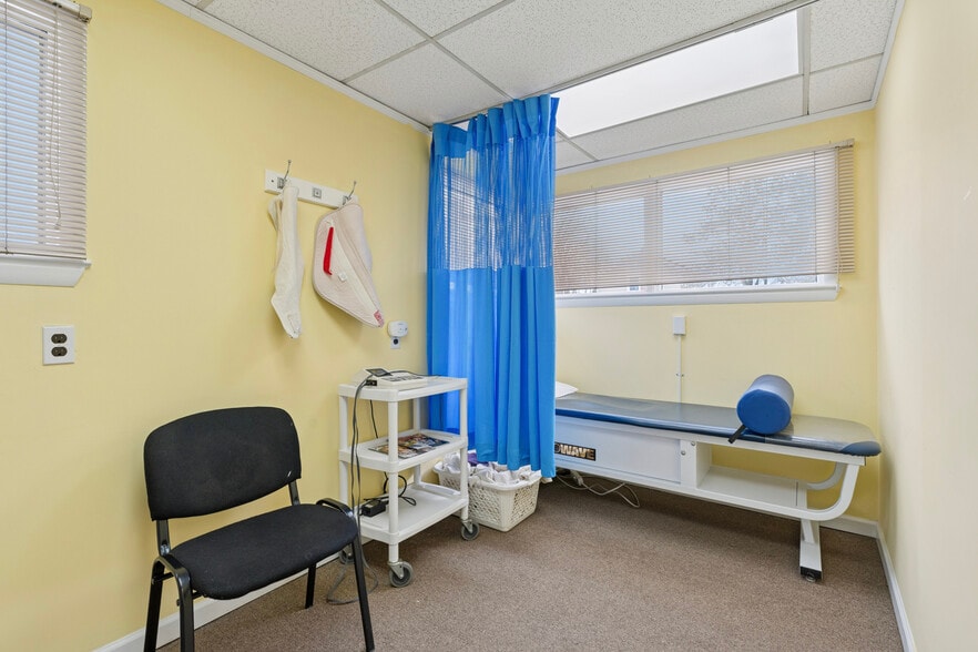 More Photos Of 81 Somerset Dr, Willingboro Medical For Sale