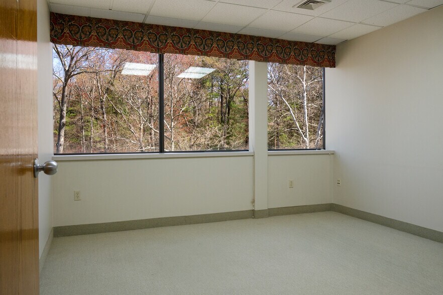 More Photos Of 200 Cordwainer Dr, Norwell Office For Lease