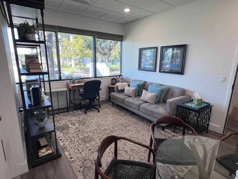 More Photos Of 515 W Bay St, Tampa Coworking Space