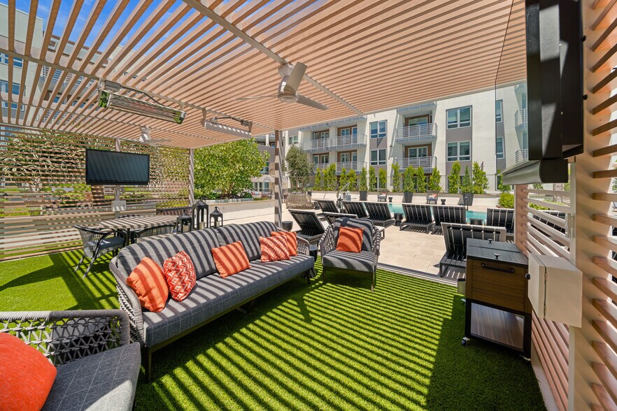 More Photos Of 585 Anton Blvd, Costa Mesa Apartments For Lease