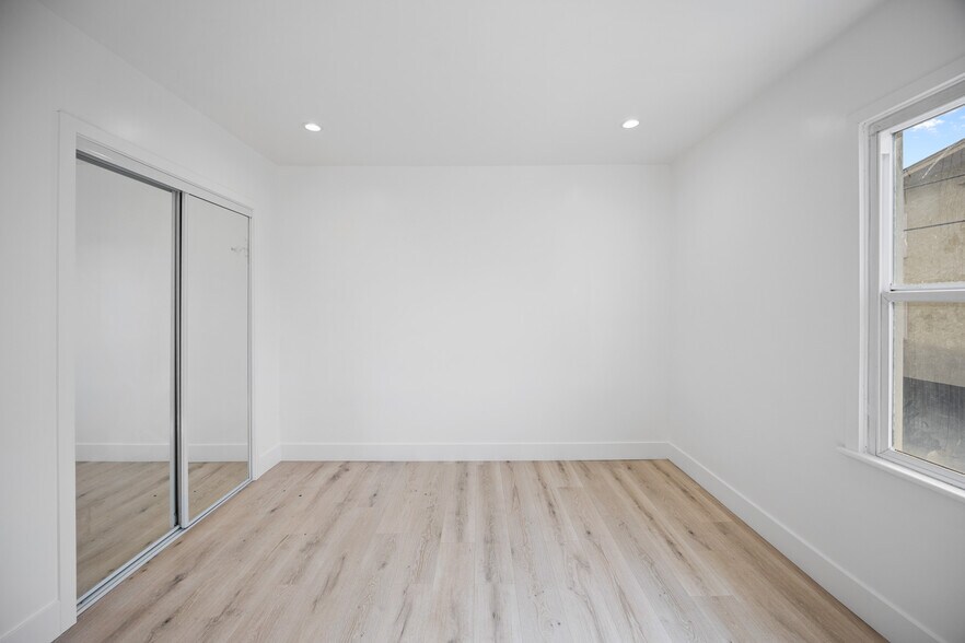 More Photos Of 616 Sunset Ave, Venice Apartments For Sale