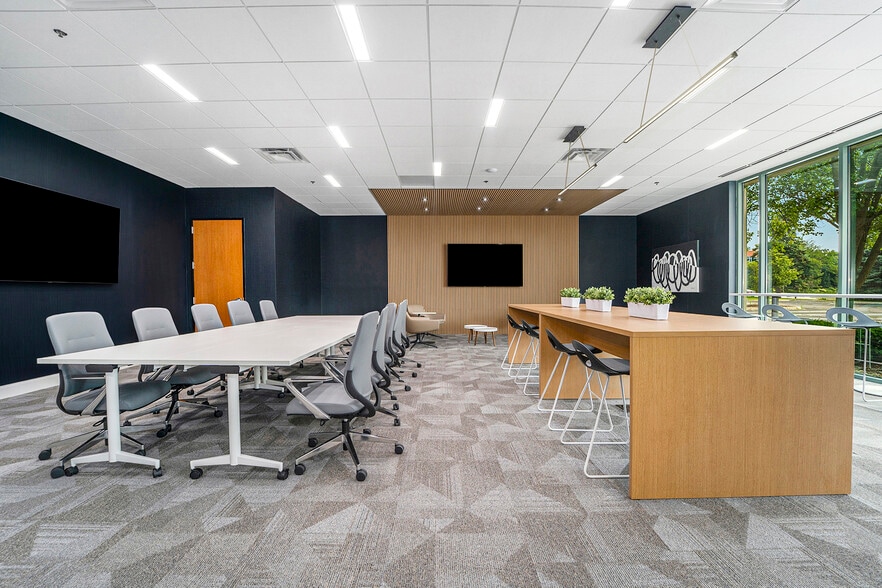 More Photos Of 26300 Northwestern Hwy, Southfield Office For Lease