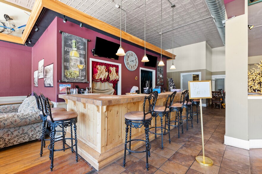 More Photos Of 603 N River St, Hot Springs Hotel For Sale