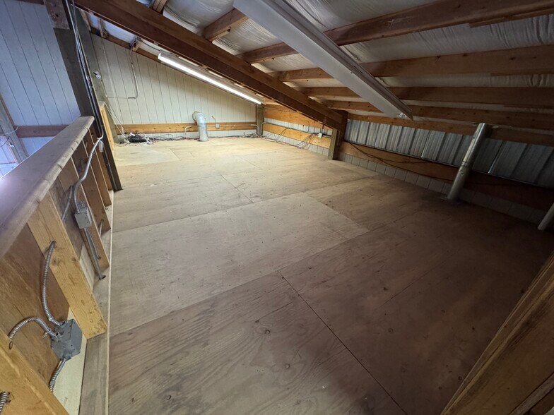 More Photos Of 14285 Laconner Whitney rd, Mount Vernon General Retail For Lease