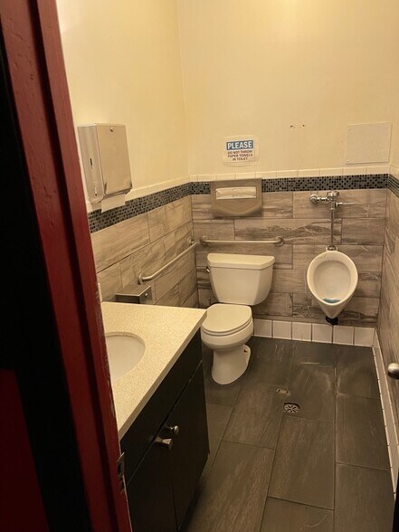 More Photos Of 11411 Moorpark St, North Hollywood General Retail For Sale