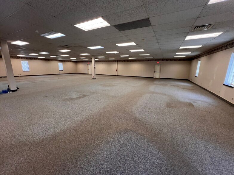 More Photos Of 285 Market St, Lockport Office For Sale