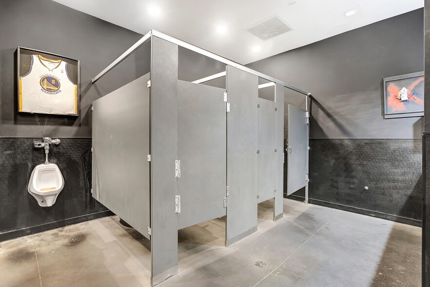 More Photos Of 122 S Howard Ave, Tampa Restaurant For Lease