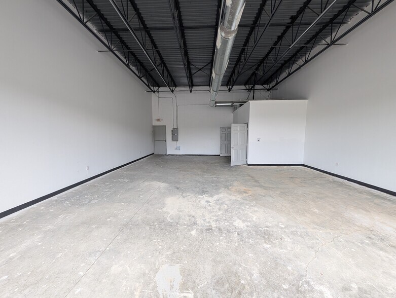 More Photos Of 1631 13th Ave, Columbus General Retail For Lease