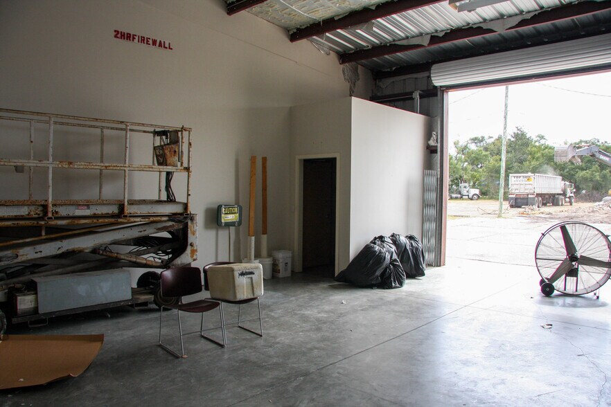 More Photos Of 1301 Government St, Pensacola Flex For Sale