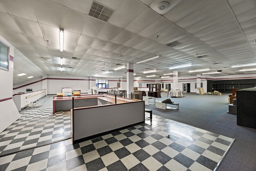 More Photos Of 2058 Hollywood Dr, Jackson Freestanding For Sale