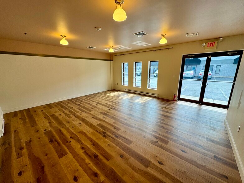 More Photos Of 17-4 NH-125, Kingston Service For Lease
