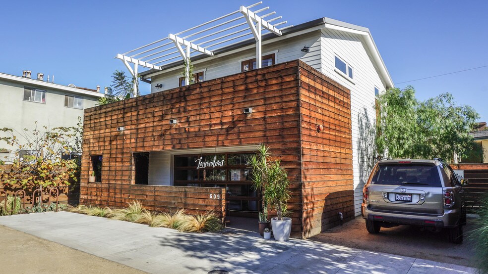 More Photos Of 613 E Santa Ana Blvd, Santa Ana Storefront Retail Residential For Lease