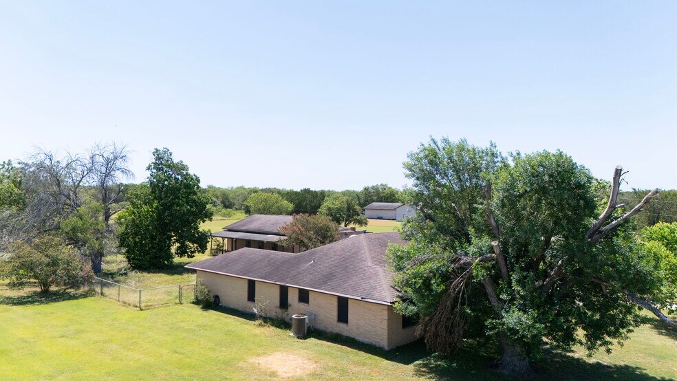 More Photos Of 12409 Lowden Ln, Manchaca Flex For Sale
