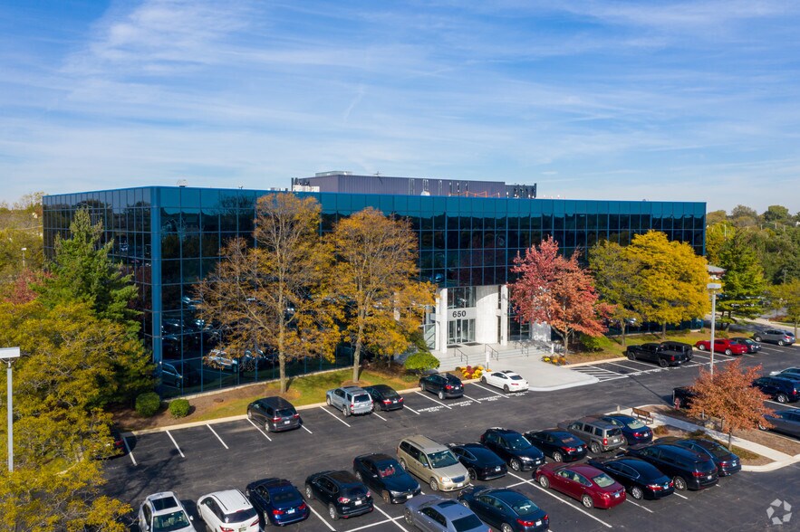 More Photos Of 650 E Algonquin Rd, Schaumburg Office For Lease