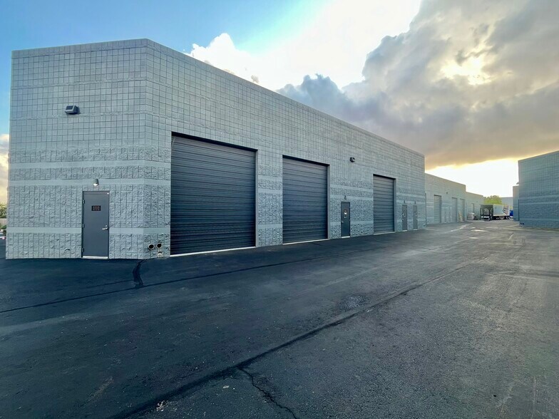 More Photos Of 23335 N 18th Dr, Phoenix Warehouse For Lease
