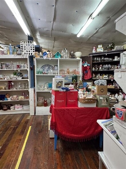 More Photos Of 104 E Railroad Ave, Glendale Freestanding For Sale