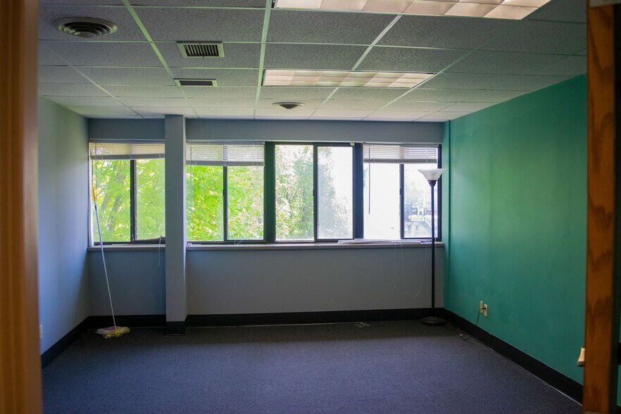 More Photos Of 111 N Main St, Janesville Medical For Lease