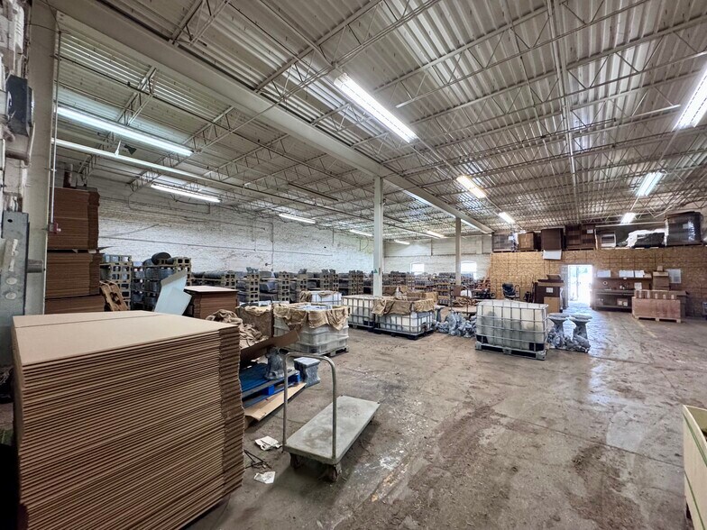 More Photos Of 510 N Pearl St, Macomb Industrial For Sale