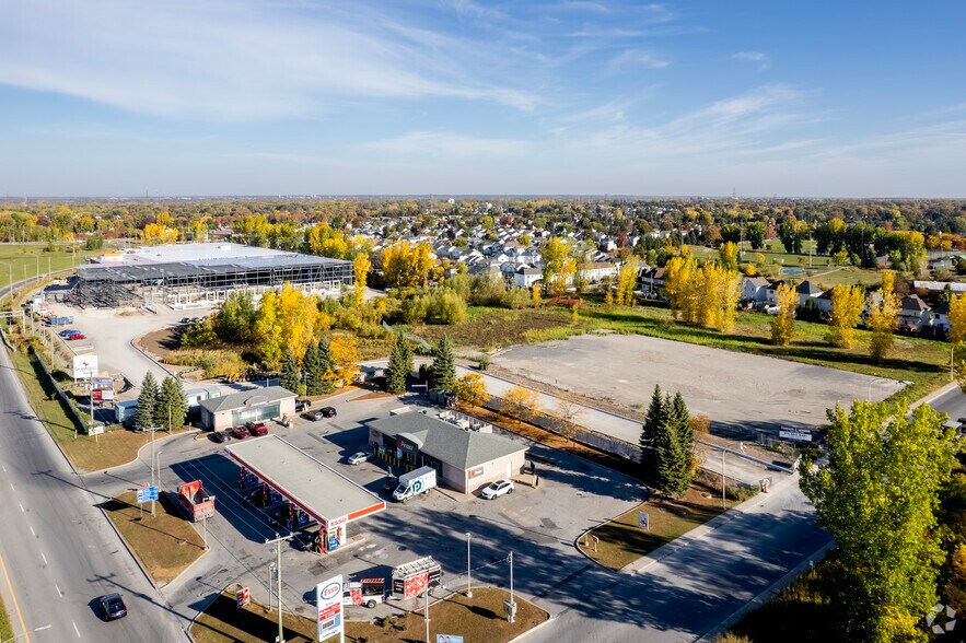 More Photos Of 260 Rue Jacques, Laval Warehouse For Sale