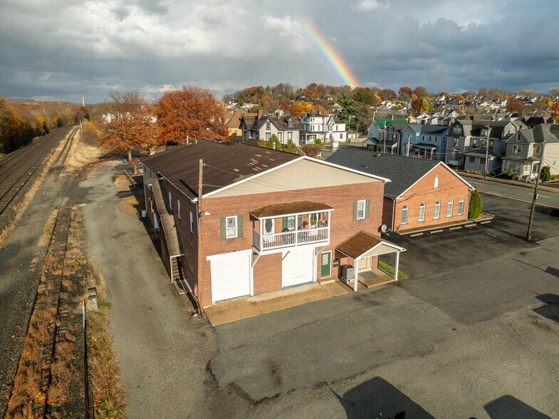 More Photos Of 700 Hoke St, Latrobe Office For Sale