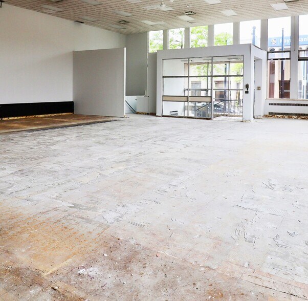 More Photos Of 899 2nd Av E, Owen Sound Bank For Sale