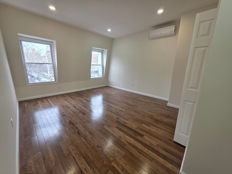 More Photos Of 664 Bergen Ave, Jersey City Storefront Retail Residential For Sale