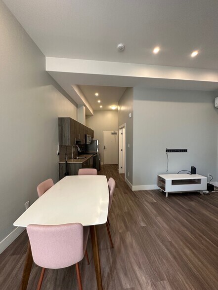 More Photos Of 144 Renfrew Av, Ottawa Apartments For Sale