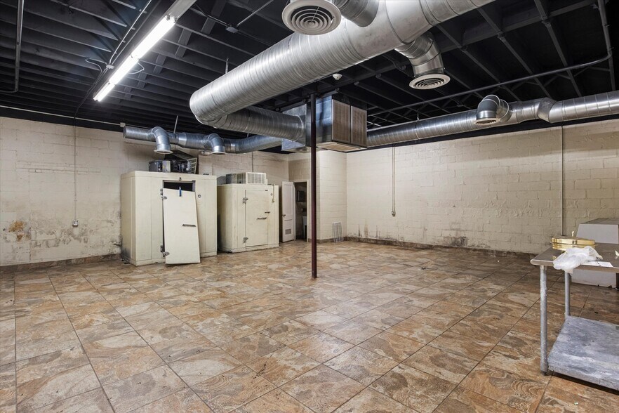 More Photos Of 987 Hollywood Rd NW, Atlanta Industrial For Sale