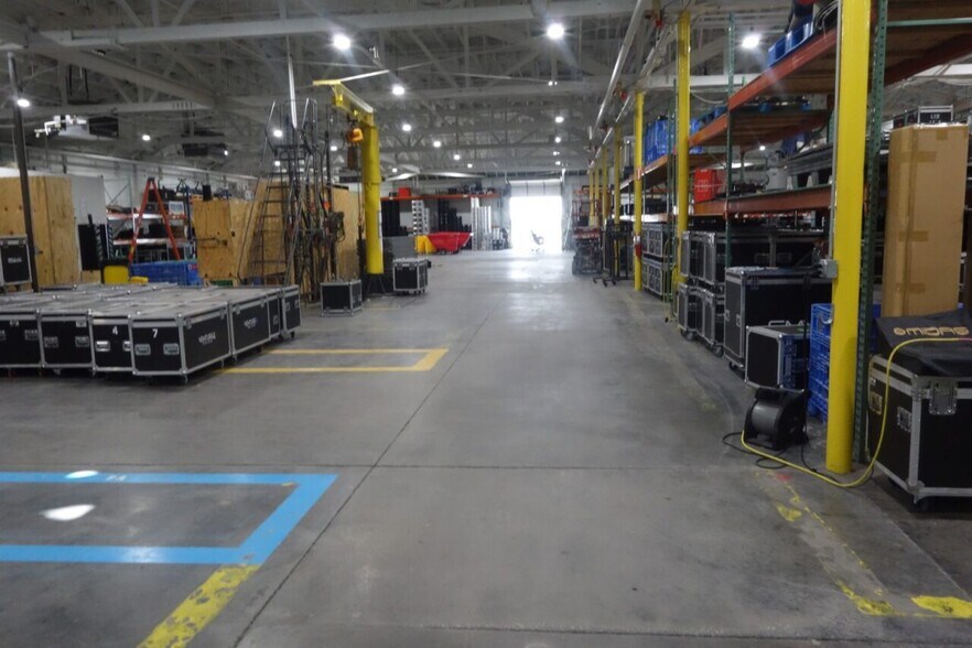 More Photos Of 104 W 10th Ave, North Kansas City Warehouse For Lease
