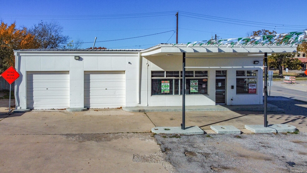 More Photos Of 206 Fort Worth Dr, Denton Storefront Retail Office For Sale
