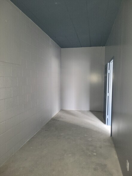 More Photos Of 401 James Ave. Ave, Baytown Storefront For Sale