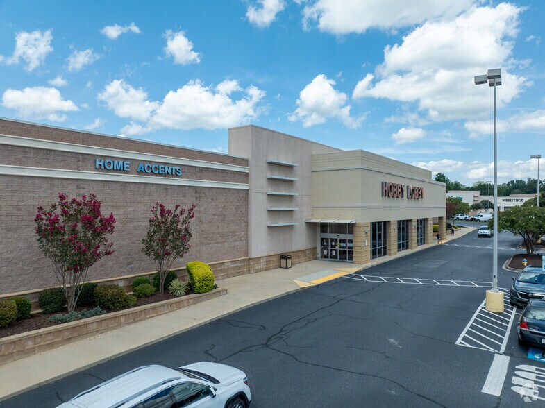 More Photos Of 6005-6007 Wade Hampton Blvd, Taylors General Retail For Lease