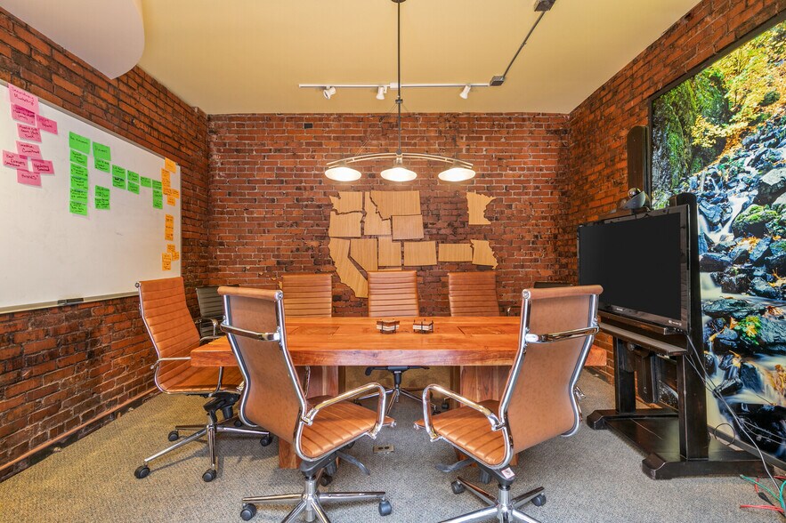 More Photos Of 1325 NW Flanders St, Portland Office For Sale