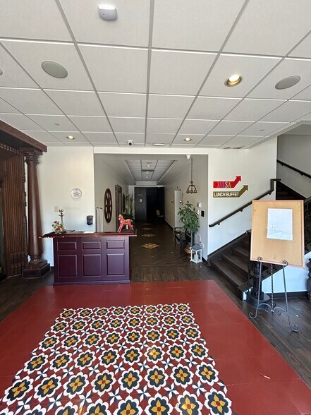 More Photos Of 2000 Ray Moss Connector, Johns Creek Freestanding For Sale