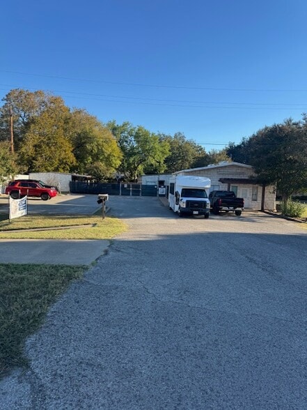 More Photos Of , Bastrop Office For Sale