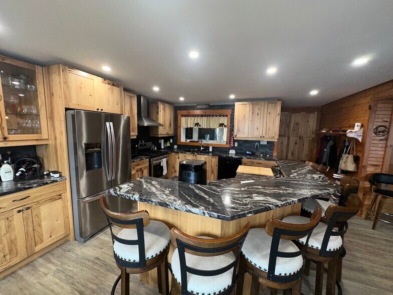 More Photos Of 171 Mission Rd, Wawa Hotel For Sale