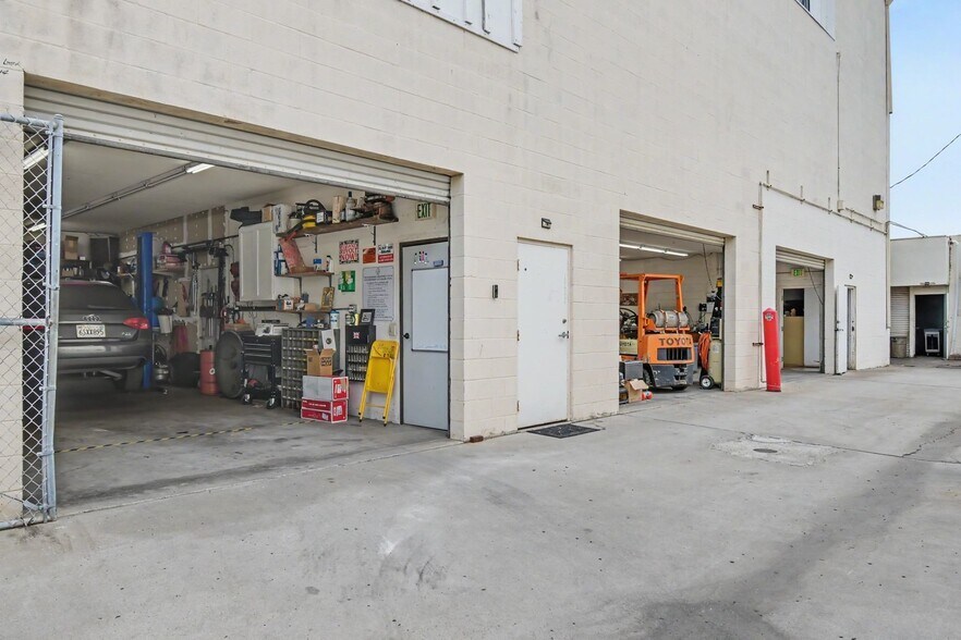 More Photos Of 1235-1239 Cushman Ave, San Diego Service For Sale